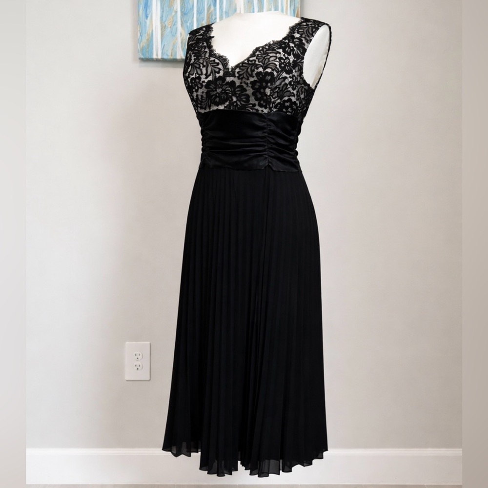 JS Boutique Dress Black Lace w Pleated Bottom Gorgeous Ruched Waist